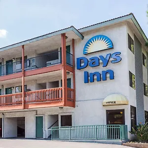 Days By Wyndham West Hotel Anaheim